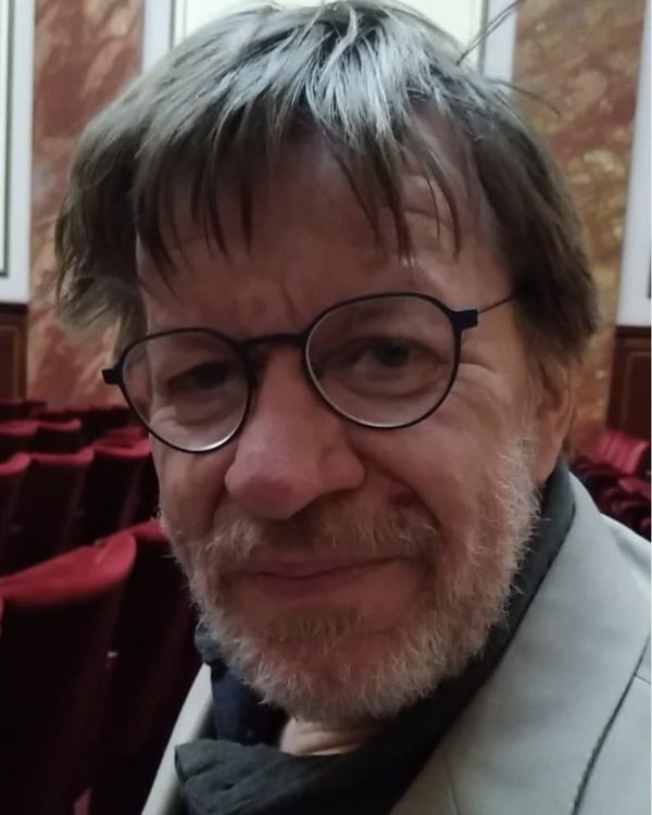 Portrait photo of Søren Riis